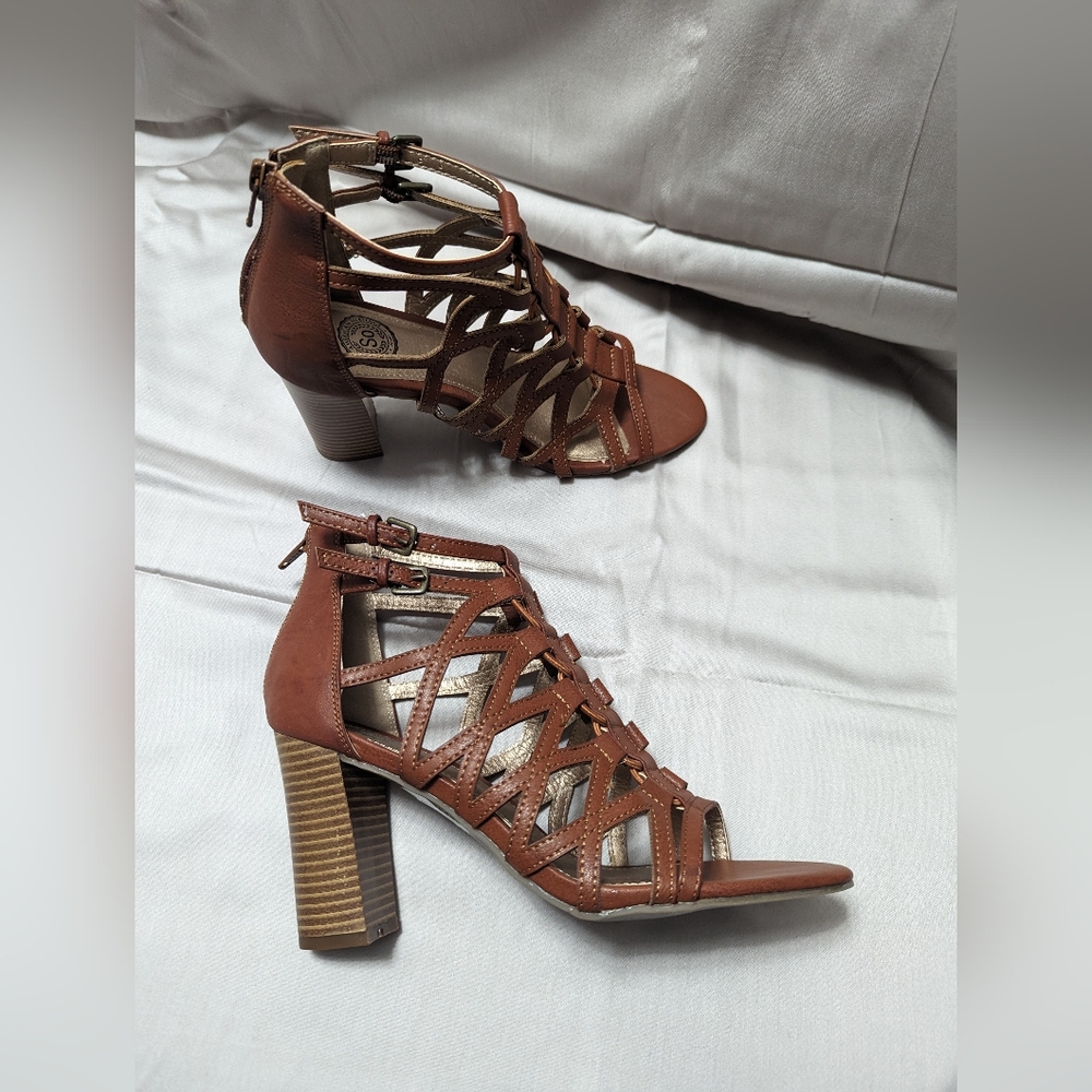 Size 8 So Strappy Brown Heels